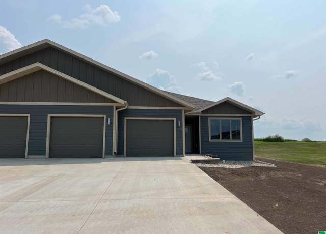 Property at 1008 14th St St SE, Orange City, IA 51041, 2 beds, 2 baths