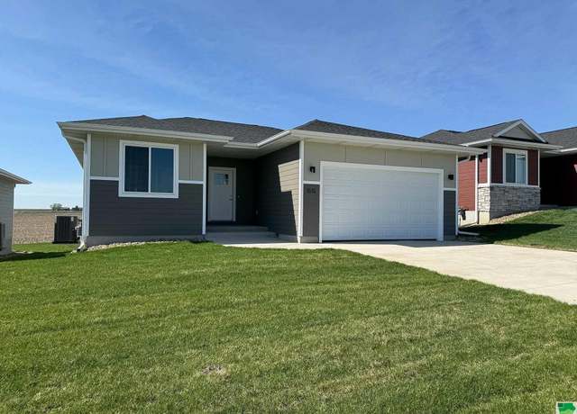 Property at 1616 14th St SE, Orange City, IA 51041, 3 beds, 2 baths