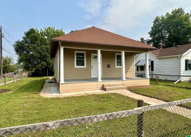 Property at 2501 Ridge Ave, Sioux City, IA 51106, 2 beds, 1 bath