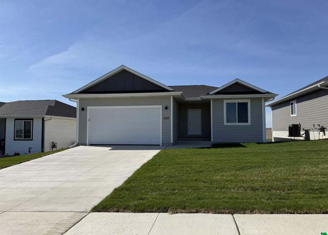 Property at 1620 14th St SE, Orange City, IA 51041, 3 beds, 2 baths