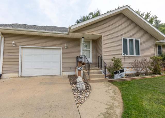 Property at 2429 W 5th St, Sioux City, IA 51103, 3 beds, 2 baths