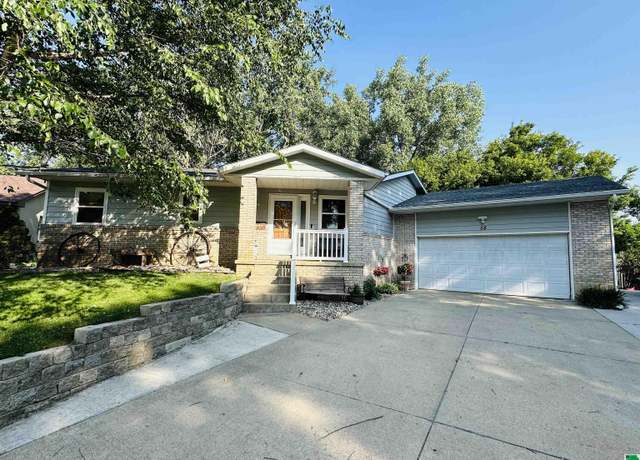Property at 58 Sunset Dr, Dakota Dunes, SD 57049, 5 beds, 3 baths