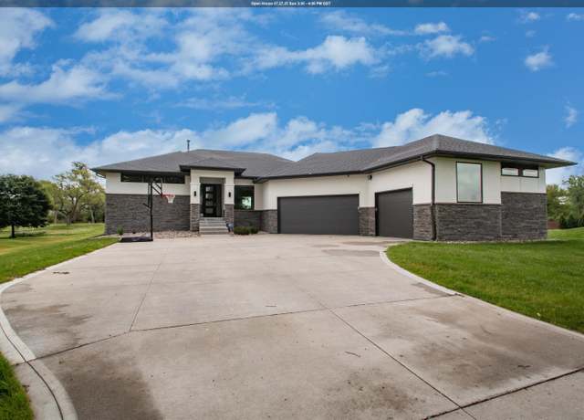 Property at 920 Wynstone Dr, Jefferson, SD 57038, 6 beds, 3 baths