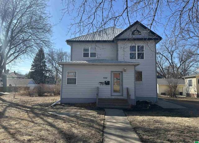 Property at 422 N Dakota St, Vermillion, SD 57069, 5 beds, 2 baths