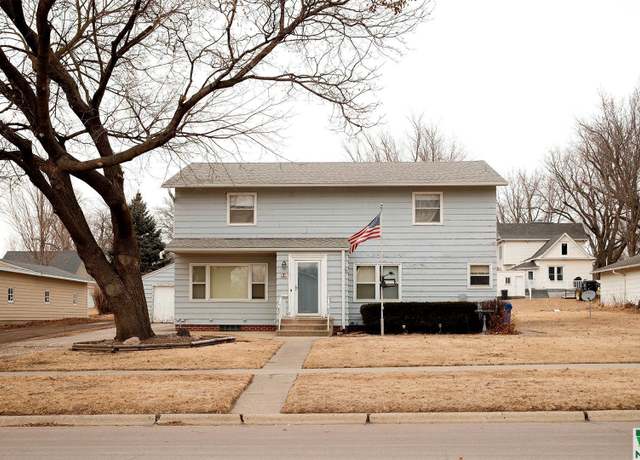 Property at 36 6th Street St SE, Sioux Center, IA 51250, 5 beds, 2 baths