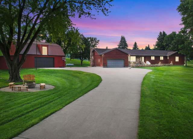 Property at 31847 West Loop Rd, Sioux City, IA 51108, 3 beds, 4 baths