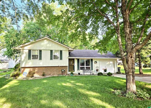 Property at 1008 N Mae St, Storm Lake, IA 50588, 5 beds, 3 baths