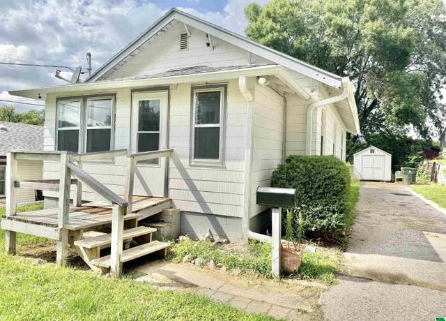 Property at 3119 Bushnell Ave, Sioux City, IA 51106, 2 beds, 1 bath