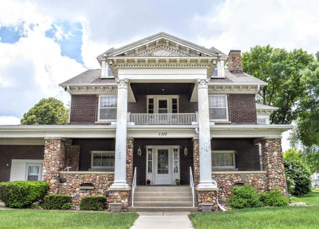 Property at 1107 Morningside Ave, Sioux City, IA 51106, 3 beds, 2 baths