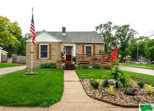 Property at 3300 7th Ave, Sioux City, IA 51106, 2 beds, 2 baths