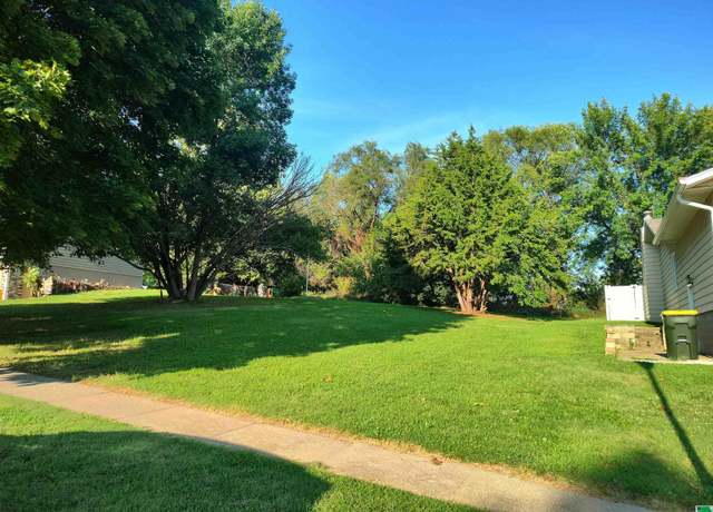 Property at 4720 Tyler St, Sioux City, IA 51108