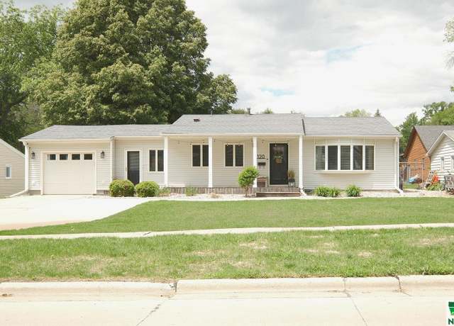Property at 120 Frankfort Ave Ave SE, Orange City, IA 51041, 3 beds, 2 baths