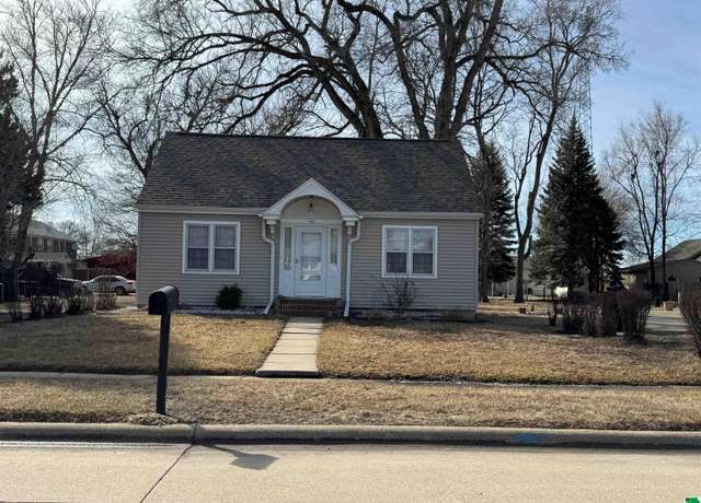 Property at 200 W 31st St, South Sioux City, NE 68776, 2 beds, 1.5 baths