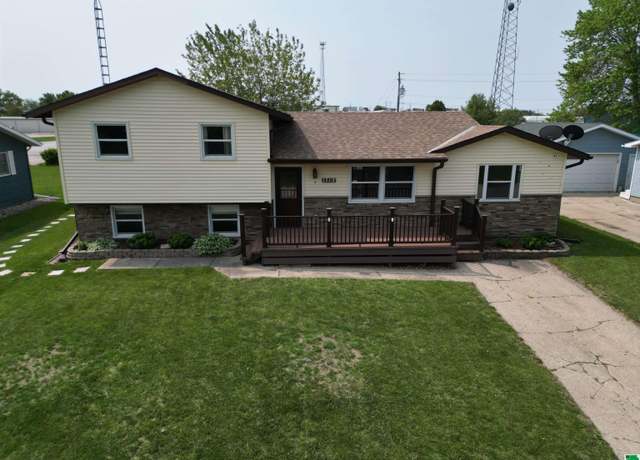 Property at 1712 Rose Ln, Storm Lake, IA 50588, 4 beds, 2 baths