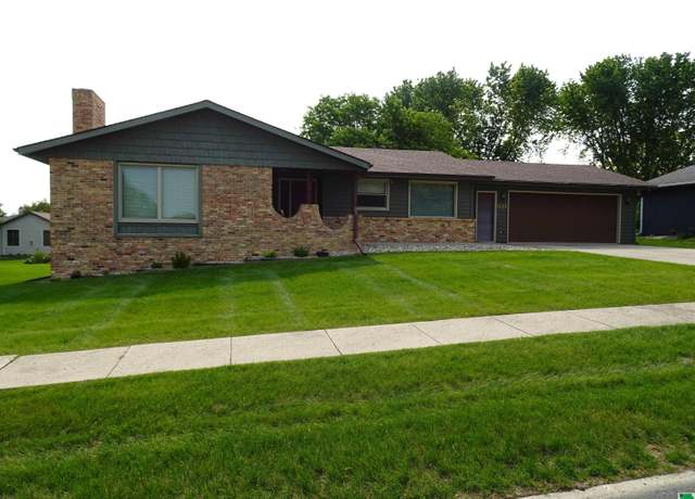 Property at 621 22nd Ave, Sheldon, IA 51201, 2 beds, 2 baths