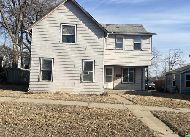 Property at 526 W Cherry St, Cherokee, IA 51012, 4 beds, 2 baths