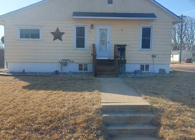 Property at 1717 College St, Yankton, SD 57078, 4 beds, 1.5 baths