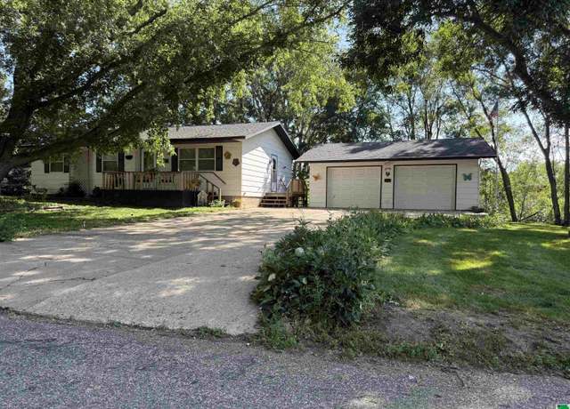 Property at 2040 Clover Dr, Akron, IA 51001, 3 beds, 1 bath