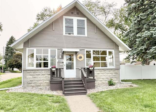Property at 2223 S Lemon St, Sioux City, IA 51106, 4 beds, 2.5 baths