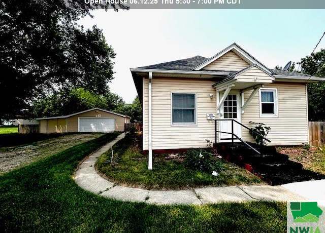 Property at 2505 Silver St, Sioux City, IA 51103, 2 beds, 1 bath