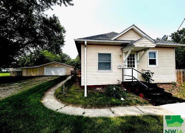 Property at 2505 Silver St, Sioux City, IA 51103, 2 beds, 1 bath