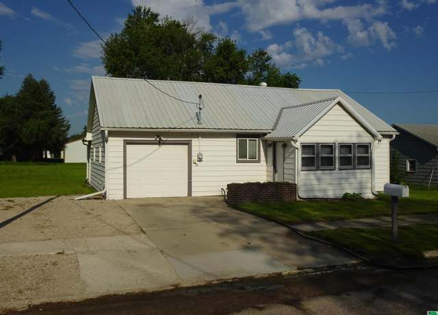 Property at 616 Pleasant Dr, Sheldon, IA 51201, 2 beds, 1 bath