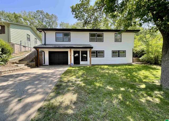 Property at 3606 Dupont St, Sioux City, IA 51104, 5 beds, 3 baths