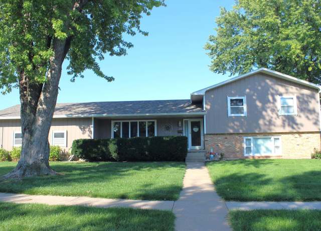Property at 2101 F St, South Sioux City, NE 68776, 3 beds, 2 baths