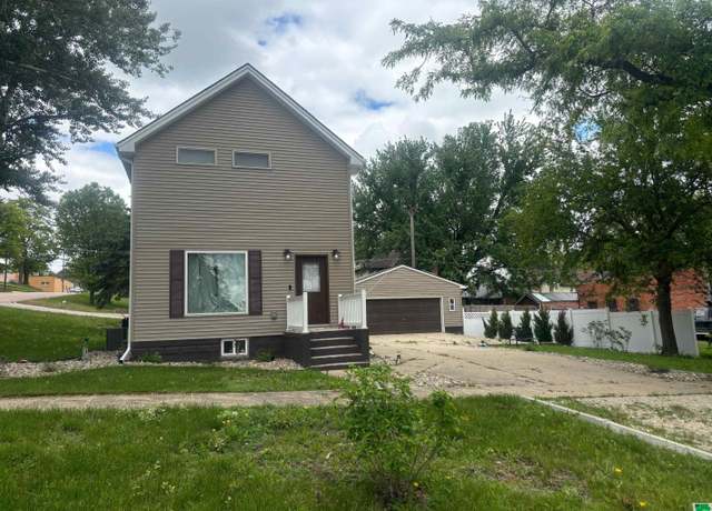 Property at 524 W Elm St, Cherokee, IA 51012, 3 beds, 2 baths