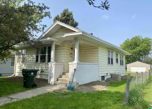 Property at 2121 Bryan St, Sioux City, IA 51109, 2 beds, 1 bath