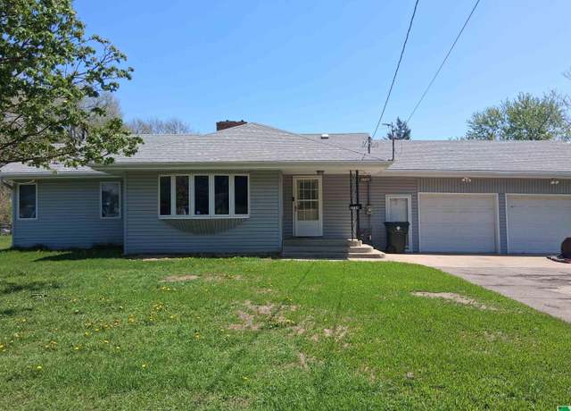 Property at 2730 Lafayette St, Sioux City, IA 51104, 2 beds, 2 baths
