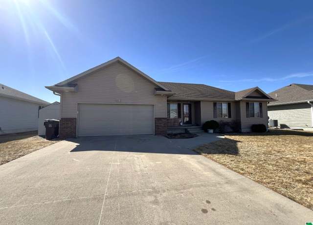 Property at 508 E 25 St, South Sioux City, NE 68776, 4 beds, 3 baths