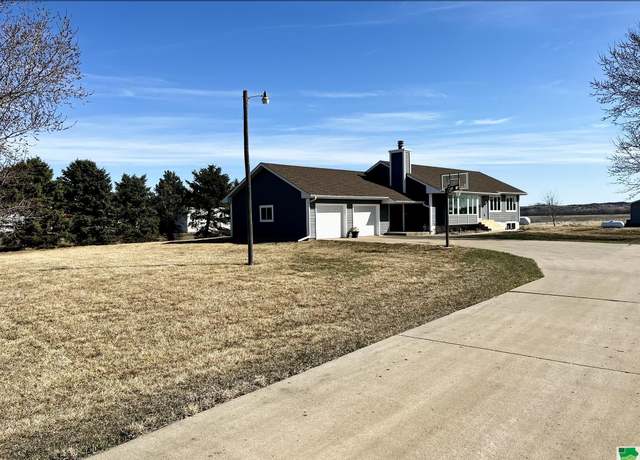 Property at 33044 484 Ave, Jefferson, SD 57038, 3 beds, 3 baths