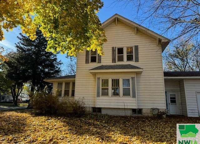 Property at 102 3rd Ave Ave SW, Pocahontas, IA 50574, 3 beds, 1.5 baths