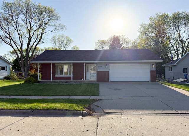 Property at 1239 2nd Ave Ave SW, Lemars, IA 51031, 3 beds, 3 baths