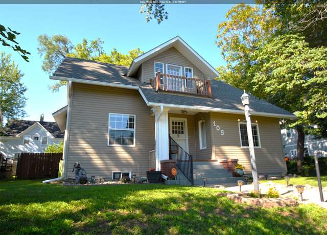 Property at 105 21st St, Sioux City, IA 51104, 3 beds, 2 baths