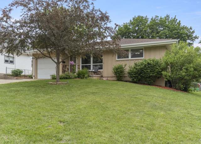 Property at 2805 S Cornelia St, Sioux City, IA 51106, 2 beds, 2.5 baths