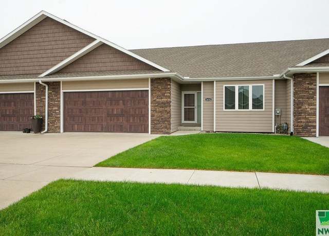 Property at 3432 S Palmetto St, Sioux City, IA 51106, 2 beds, 2 baths