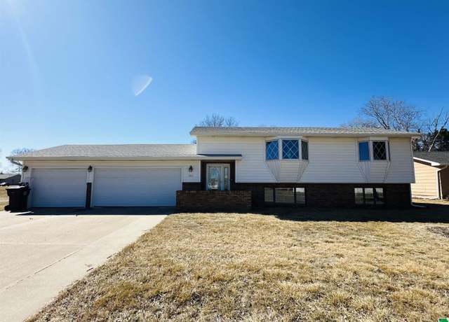 Property at 1517 G St, South Sioux City, NE 68776, 3 beds, 2 baths