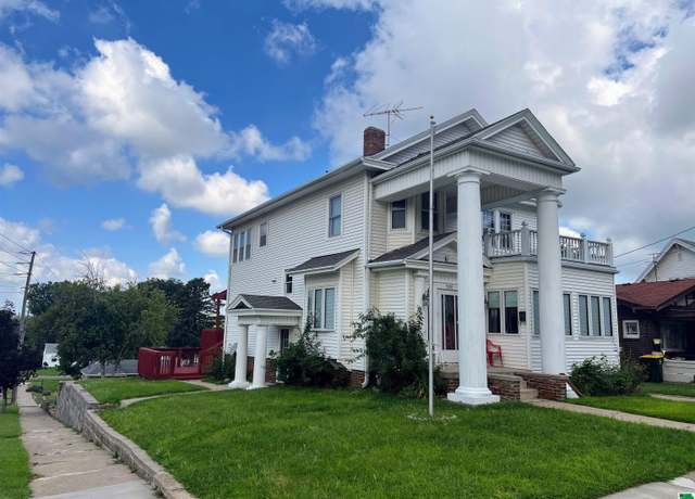 Property at 3301 Jackson St, Sioux City, IA 51104, 3 beds, 2 baths