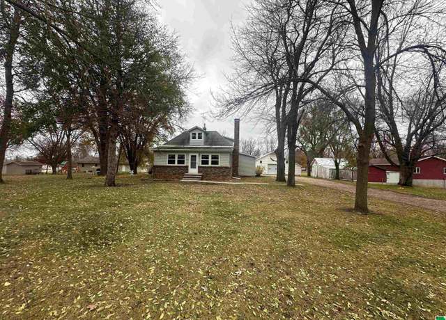 Property at 1140 14th St, Sheldon, IA 51201, 3 beds, 1 bath