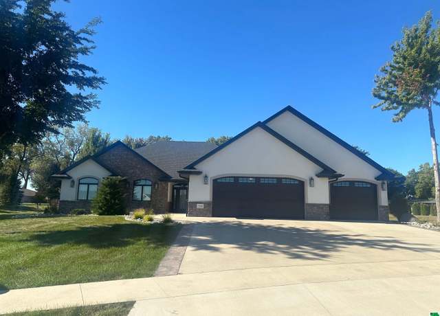 Property at 750 Larkspur Way, Sheldon, IA 51201, 6 beds, 3.5 baths
