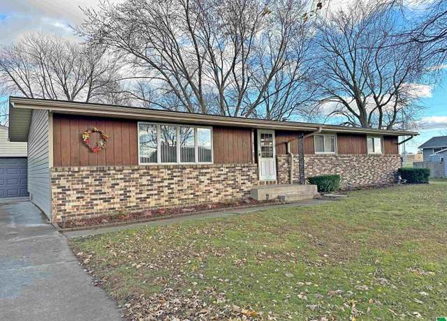 Property at 1105 Oneida St, Storm Lake, IA 50588, 3 beds, 2 baths