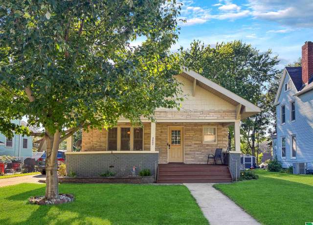 Property at 3007 Nebraska St, Sioux City, IA 51104, 2 beds, 1 bath