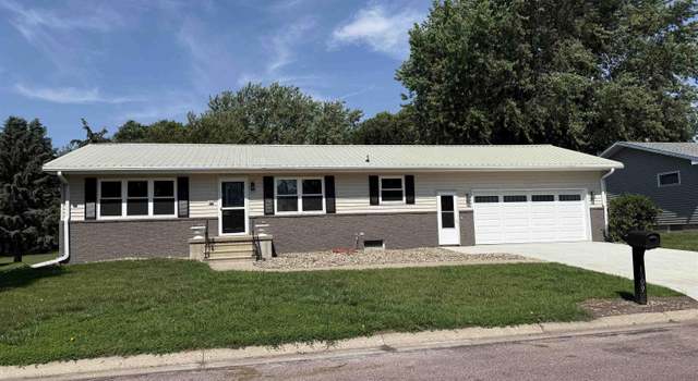 Photo of 1009 Thunderbird Dr, Hawarden, IA 51023