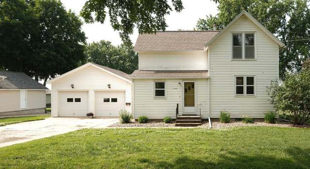 Photo of 1608 1st St, Hull, IA 51239