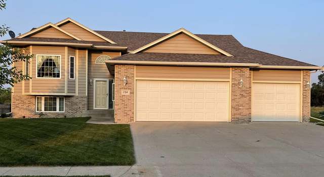 Photo of 724 Prairie Blvd, Dakota Dunes, SD 57049