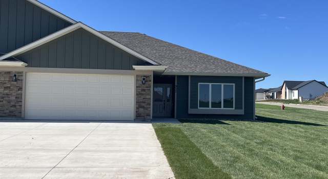 Photo of 937 11th St SE, Sioux Center, IA 51250