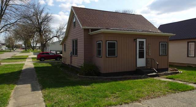 Photo of 401 W 3rd St, Sanborn, IA 51248