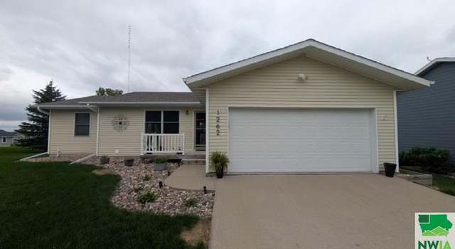 Photo of 1262 10th Avenue Cir NE, Sioux Center, IA 51250